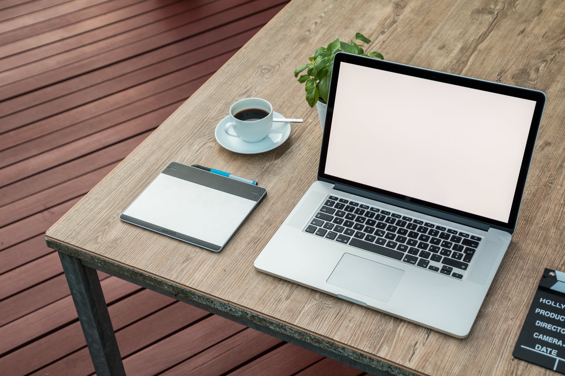 Hybrid work station for a personal assistant